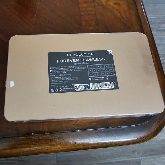 Revolution Forever Flawless Shadow Pallette in Bare Pink New Sealed in package - Picture 6 of 7